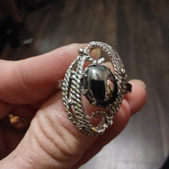 Beautiful Silver Ring - Picture 4 of 6